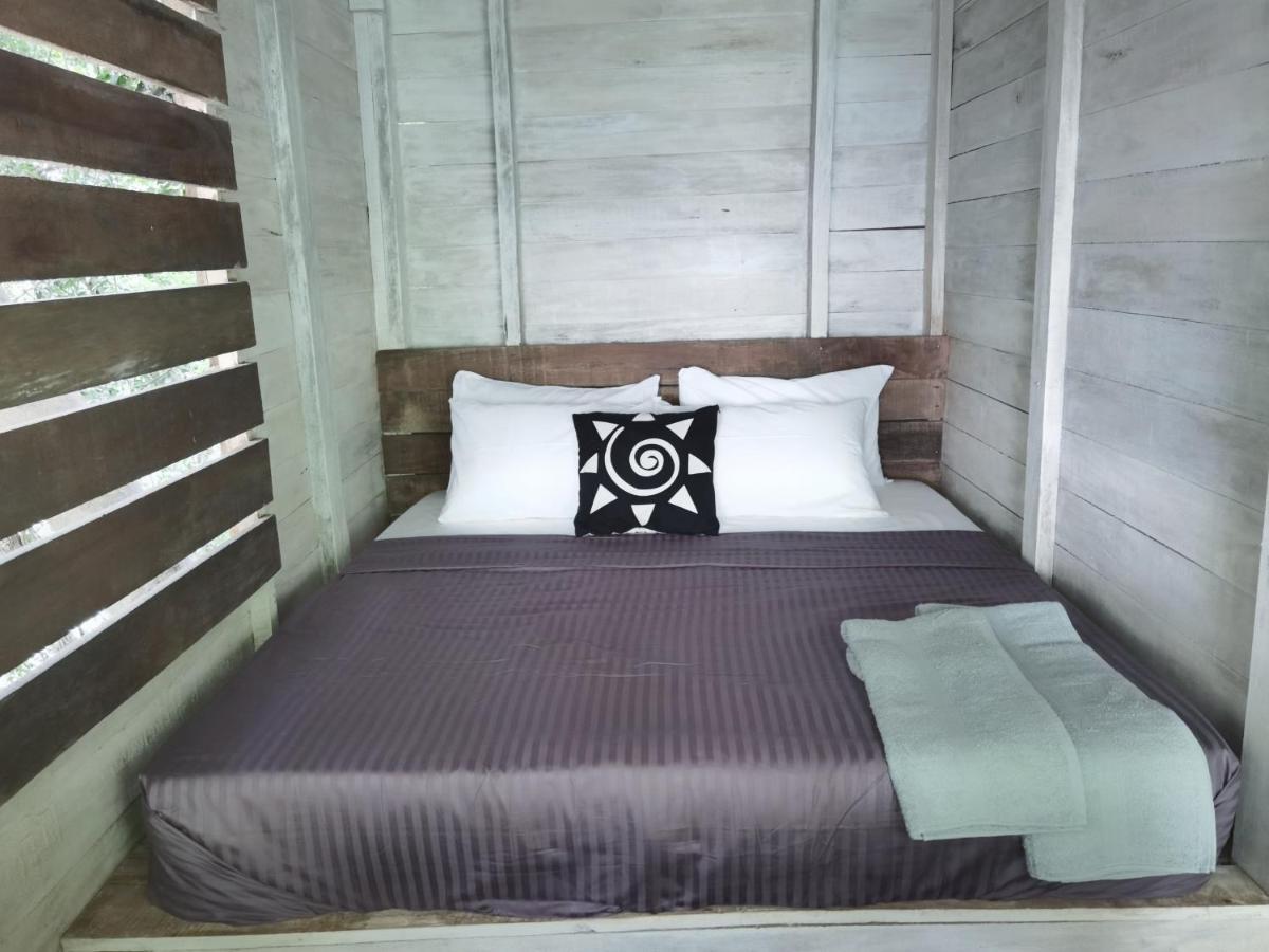 Chalet In The Jungle Pallegama Chambre photo